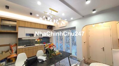 Hiếm ! Hoàng Quốc Việt góc 3 thoáng, kinh doanh, ô tô đỗ gần, 42m*5T