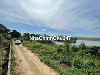 Bán đất view hồ Đồng Mô, DT 2335m2 đường chạy quanh đất. Giá 8tr/m2