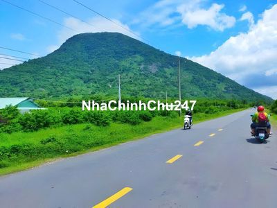 Hiếm : Chủ ngộp lãi- đất sân bay- mặt tiền đường lớn 20M- giữa KDL!