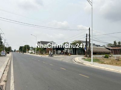 Chủ nhà cần tiền Lô gốc . 3 mặt tiền đường .3ty5 Đường Huỳnh tấn phát