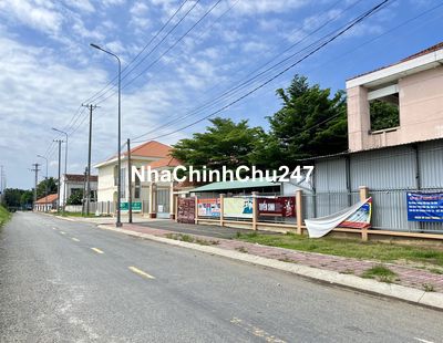 NỀN GÓC (Sát bên Bình Chánh) Đường oto 7 chỗ, Gần chợ, gần trường học.