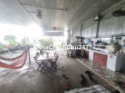 670m2 có 200m2 thổ cư. 16m mặt tiền nhựa. Có 3 căn nhà  4,2 tỷ