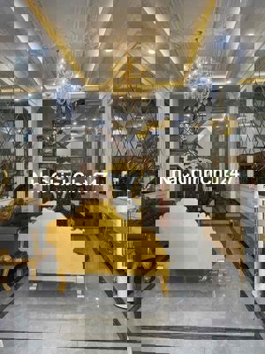 nhà 4x18m trệt 3 lầu full Nội thất 4pn 5wc đường số 8, BHH Bình Tân