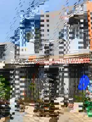 💥Cần Bán nhà 1trệt 1lầu 3pn 3wc 1bếp DT 4x17 Sổ Hoàn công