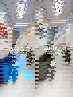 CẦN BÁN GẤP NHÀ RIÊNG 3 TẦNG 2PN, 2WC (4x8m) NGAY LÊ TRỌNG TẤN, SHR