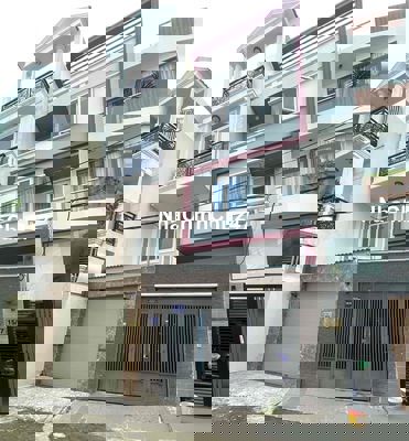 NHÀ MỚI HIỆP BÌNH PHƯỚC, 3.5 TẦNG ĐƯỜNG XE TẢI, Ô TÔ ĐẬU TRONG NHÀ