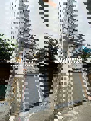 Bán nhà phường long biên 38m2 xây 6 tầng , thang máy, gara ôtô, lô góc