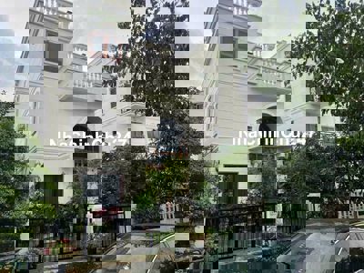 BÁN BIỆT THỰ  - SỔ HỒNG TRAO TAY  - CÔNG CHỨNG NGAY  ( Quận 9 cũ )