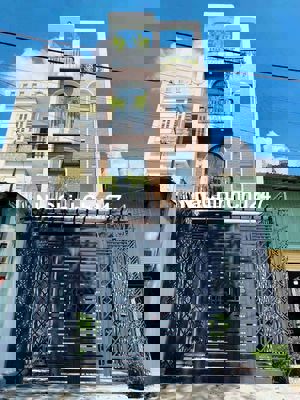 Nhà 3 lầu hẻm thông, shr có 4 phòng ngủ tặng nội thất giá 5 tỷ 800