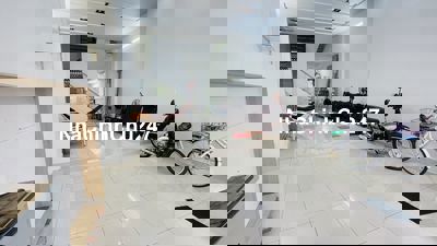 Nhà Khu dân cư Hồng Long đường số 5 3 tầng 3PN-3WC đường trước nhà 12m