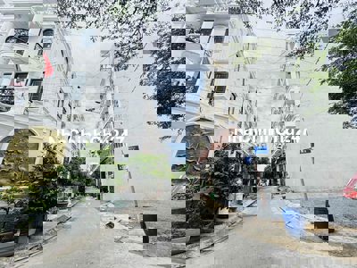 NHÀ FULL NỘI THẤT CAO CẤP 5 TẦNG KDC LỘC VỪNG- SÁT VẠN PHÚC CITY