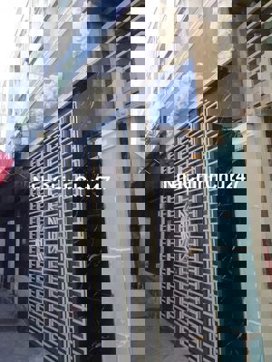 Bán nhà Tặng Đất diện tích lớn 4 phòng trọ: 1 trệt 1 lầu 70m2, 5 x 14m