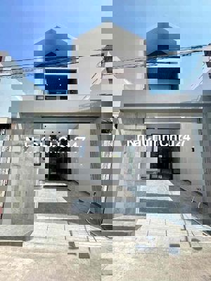 Bán nhà mặt tiền xe hơi gần BigC go