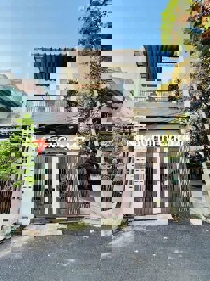 Bán GẤP Nhà 2 mặt tiền đường XE HƠI- Bà Điểm Hóc Môn - 65m2 - 1ty630tr