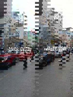 nhà cần bán cc