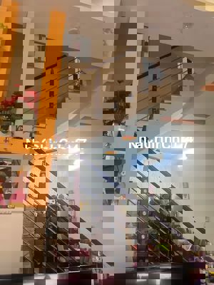 Bán nhà riêng chính chủ Nguyễn Văn Linh gần chợ đôn (3 tầng 1 tum)