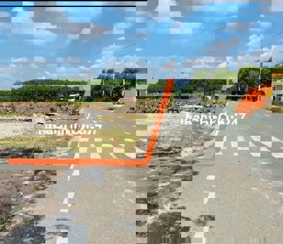 1423m 2 giá 550 củ