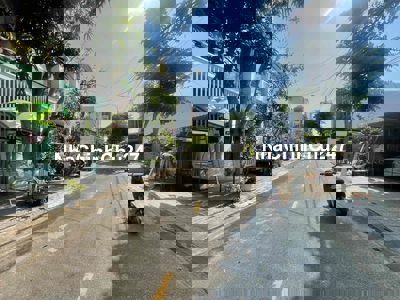 Đường Hoàng Công Chất . Hướng Nam .