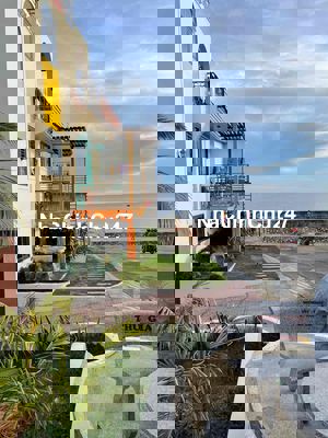 Đất thổ cư 2 mặt tiền Đoàn Thị Điểm, view biển, cách biển 20m