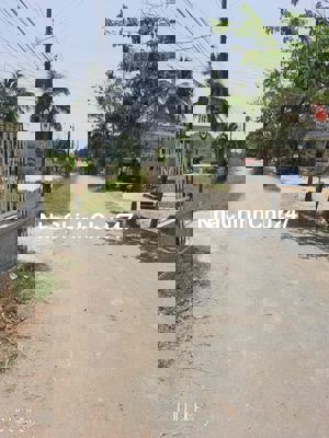 Đất full thổ 3 mặt tiền đg ô tô, kdc đông đúc