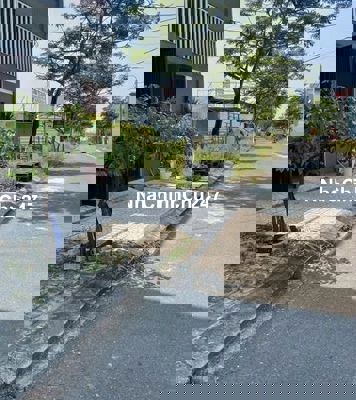 Cần bán đất đường LÝ VĂN PHỨC - 90m2, Xây căn hộ- gần biển Tân TRà