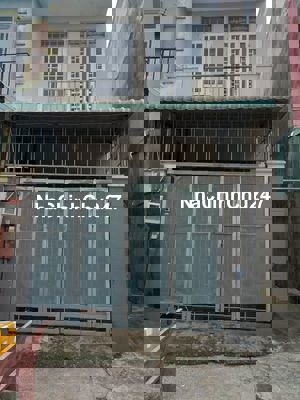 Nhà mặt tiền nguyên căn, gần ga metro q9