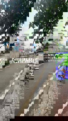 Nhỉnh tám tỷ có nhà 3 tầng, mặt tiền Lê Trọng Tấn 72m2 đất, gần chợ