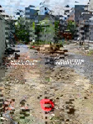 nhà kho và đất trống 400m2 hẻm xe tải hbc 11triệu tl