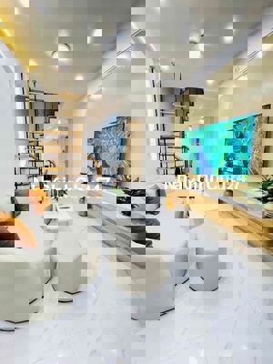 Bán Gấp! Nguyễn Chí Thanh, gần phố, ngõ nông, ô tô cách 15m, trung tâm