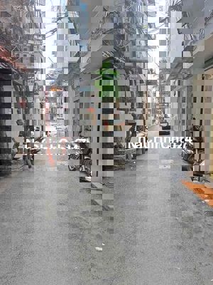 Sổ đỏ tên tôi bán nhà TRẦN KHÁT CHÂN trước nhà 3m ngõ thông Nguyễn Cao