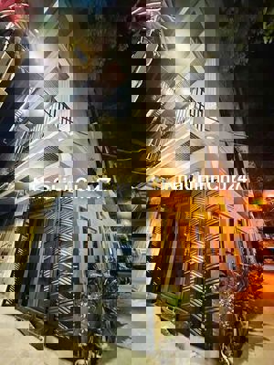 Lạc Long Quân – Nhà mới – 42m² – 6 tầng – thang máy – 15.6 tỷ