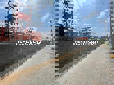 cần bán 3700m2. MT đường nhánh - cách Đ. Trường Lưu 200m