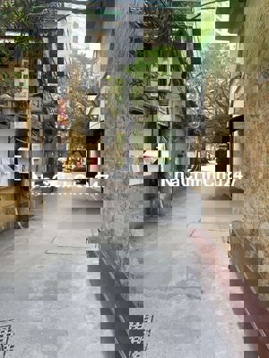 NHÀ TRUNG KÍNH - NGÕ THÔNG GẦN PHỐ Ô TÔ QUA NHÀ - DÂN XÂY 4TẦNG