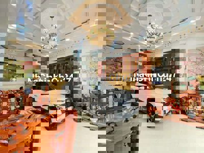 Xe Hơi Ngủ Trong Nhà, Nội Thất Gỗ, Đường 8m