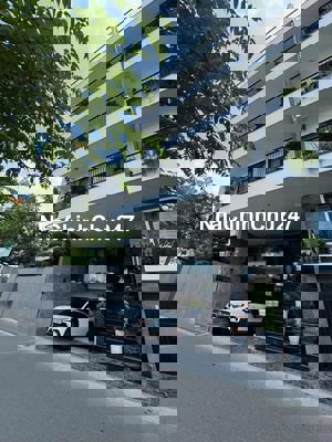 Toà khách sạn 8 tầng, view hồ tây, 130m2, mặt tiền 8m, giá 75 tỷ