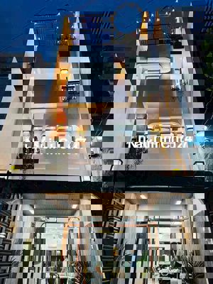 NHÀ ĐẸP NẰM KẾ BÊN UBND PHƯỜNG THẠNH XUÂN Quận12 dt 5x17 đường xe hơi