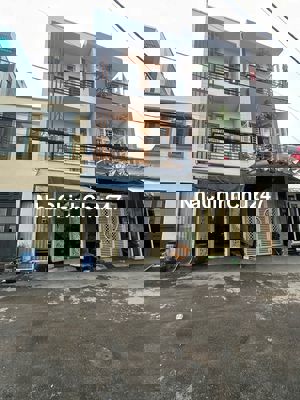 Chính chủ cần bán nhà hẻm lớn ô tô lưu thông 2 chiều.