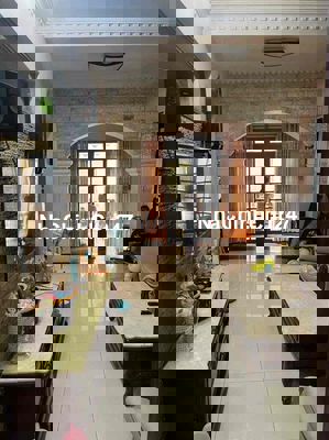 Bán biệt thự mặt tiền đường Dân Chủ, P. Hiệp Phú. DT: 172m2/21 Tỷ