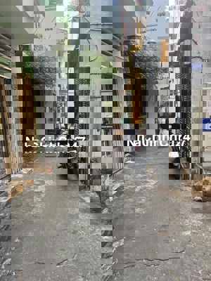 Nhà sổ hồng . chính chủ gd công chứng . 1 tret 1 lửng 02 lâu