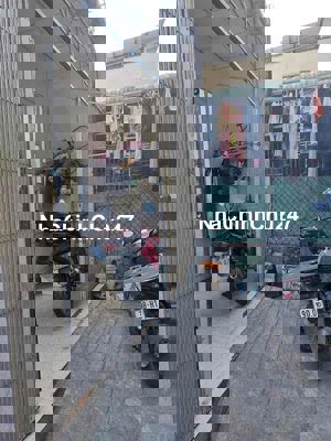 chủ cần tiền bán gấp,nhà rộng,giá tốt chỉ hơn 3tỷ.