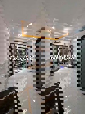 Bán nhà chính chủ ❗️4m x 5m. 1 lầu. nhà sát chợ tân quy Q7 🔴