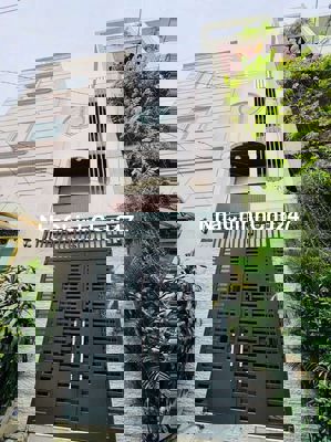 Nhà mới xây Điện Biên Phủ Vip Q10 sát MT OTO đậu cửa chính chủ