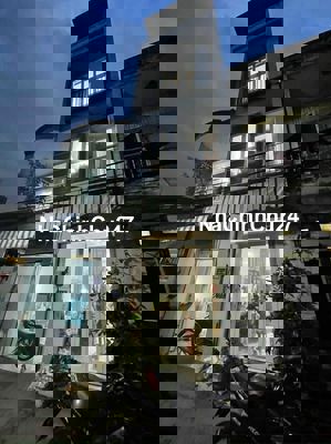 Nhà chính chủ , 3 tấm +1 sân thượng, 2 PN ,2 toilet,