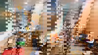 NHÀ ĐẸP 3 TẦNG 4PN 4WC BTCT NGAY NGÃ TƯ HÀNG XANH - CHÍNH CHỦ LÂU ĐỜI