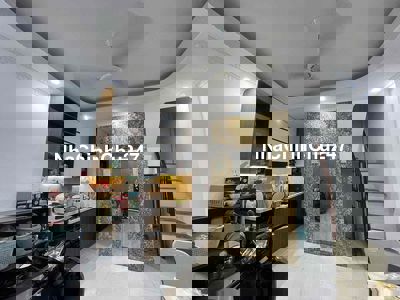 Bắt Đáy! Trường Chinh, lô góc, gần phố, có sân để xe ,50m2, 5T, 8.4tỷ