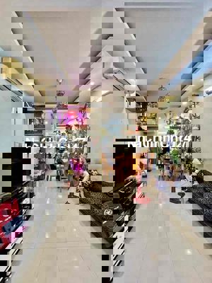 CHỦ BÁN GẤP NHÀ SÁT MẶT TIỀN - DT 50M2 - NGANG 3,85M - GIÁ 4.X TỶ- SHR