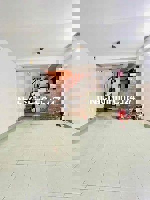 chính chủ gửi bán nhà 4 tầng , sát mặt tiền Trường Sa chỉ 5tỷ85