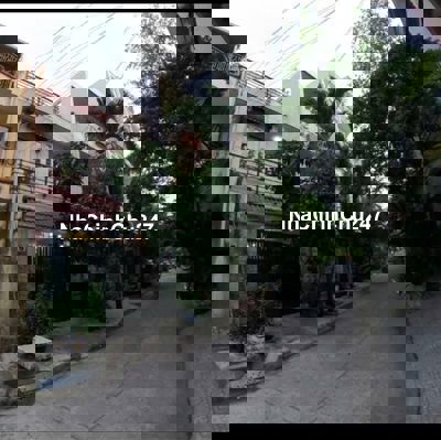 Nhà phố hẻm rộng 8m   . Khu dân cư an ninh giấy tờ chính chủ