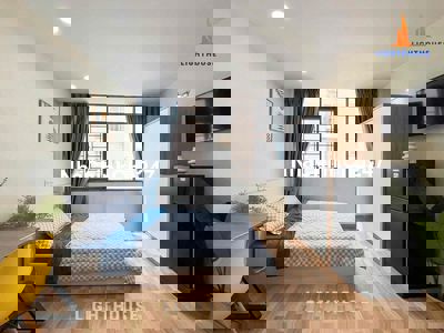 Căn hộ cửa sổ thoáng Quận 10 gần Vòng xoay Dân Chủ