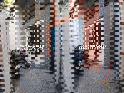 CHÍNH CHỦ BÁN GẤP NHÀ ĐẸP ĐÔNG HƯNG QUẬN 12,
Dt 62M2, SHR, GIÁ SIÊU RẺ